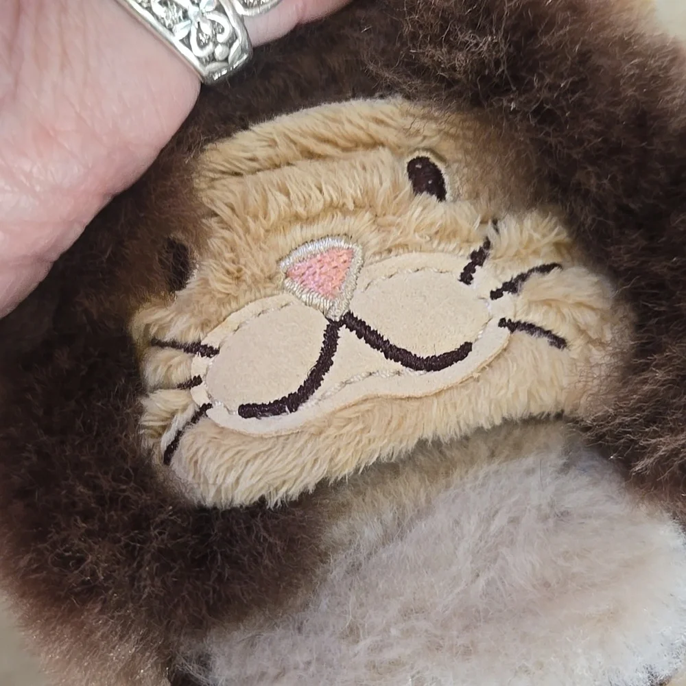 UGG Plush "Fluff Yeah" Sheepskin Lion Unisex Slide/Strap Sandal Shoes - Picture 3 of 8